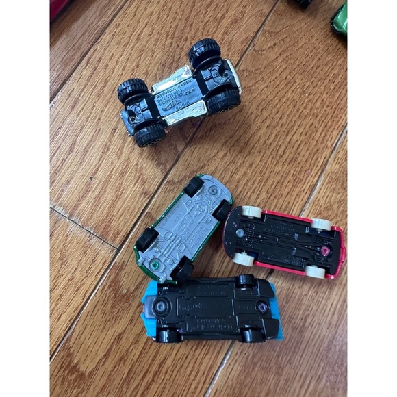 Lot of 26 Toy Cars Hot Wheels Matchbox and More Diecast Vehicles - Picture 10 of 11